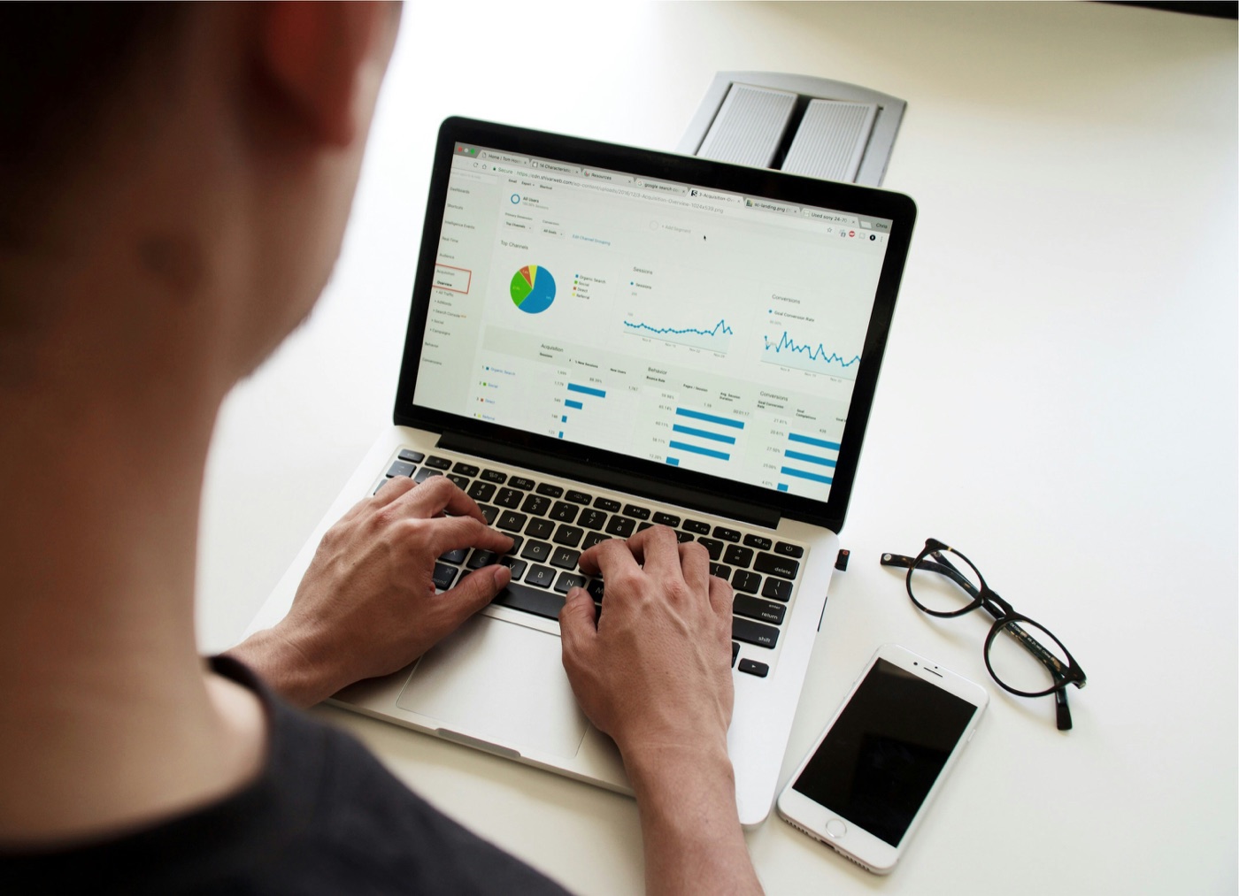 Management consultancy and systems advice — dashboards, controls and growth planning